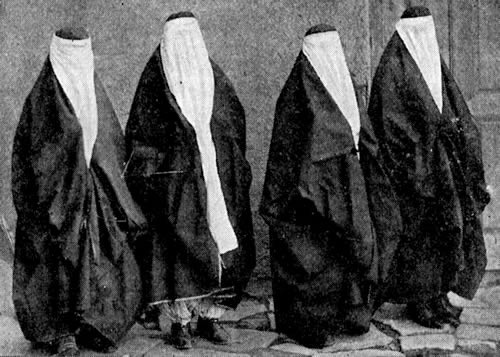 Persian women veiled 1930 Persian Women view in Iran 1930s
